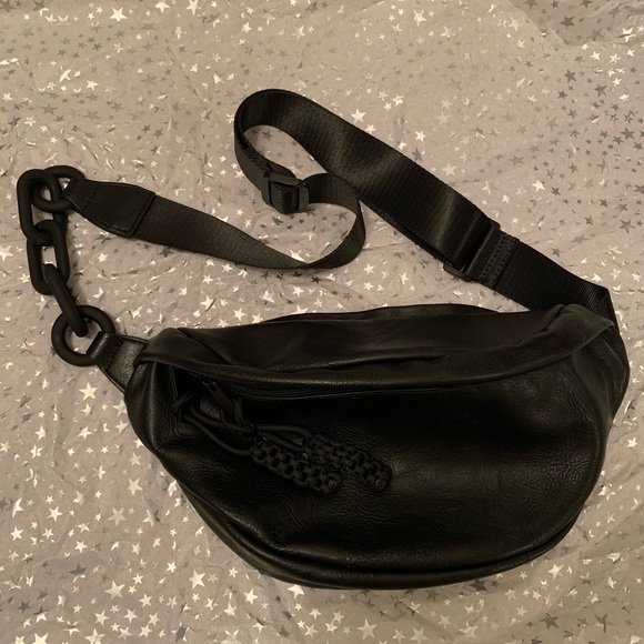 Sling bag w/ chain detail - Picture 5 of 10